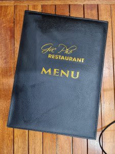 In menu da simili – làm bìa menu da ép kim – dập chìm nhũ đồng