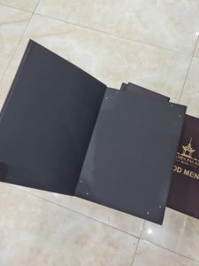menu da ruột giấy đen dễ dàng thay đổi giá, ép logo theo yêu cầu
